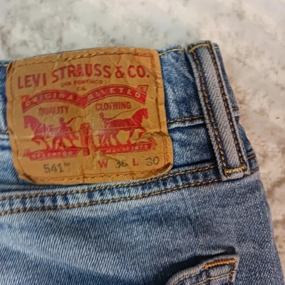 MEN'S LEVI JEANS, STRAIGHT LEG 36 X 30 - Picture 5 of 5